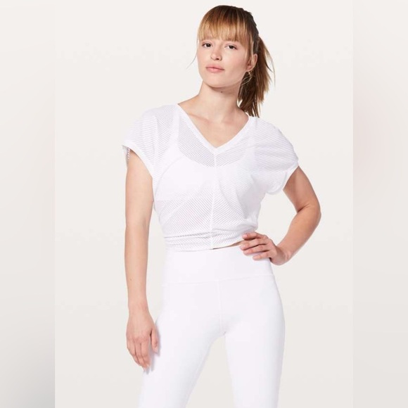Lululemon short sleeve - Picture 1 of 6